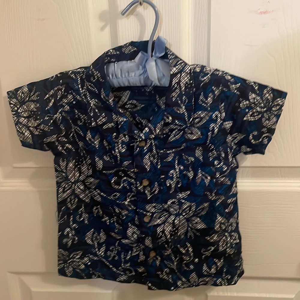 Little tad shirt, button down short sleeve Hawaiian style navy blue boy size 4T